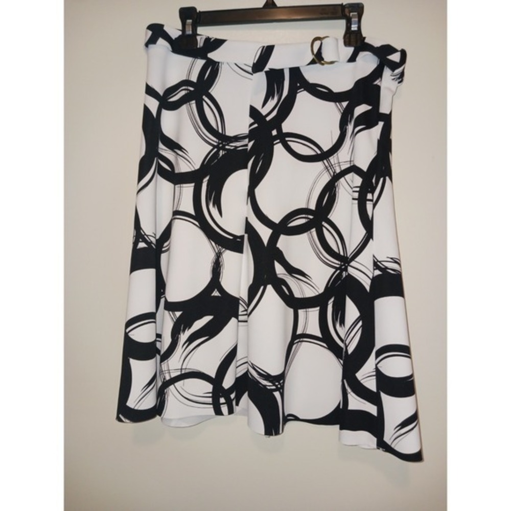 Womens Worthington black and white  pattern flowy circle‎ a line skirt Size 2P